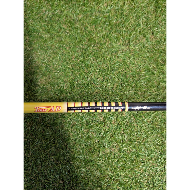 Titleist 915 Driver 9.5°, Tour AD Stiff, inkl. Headcover