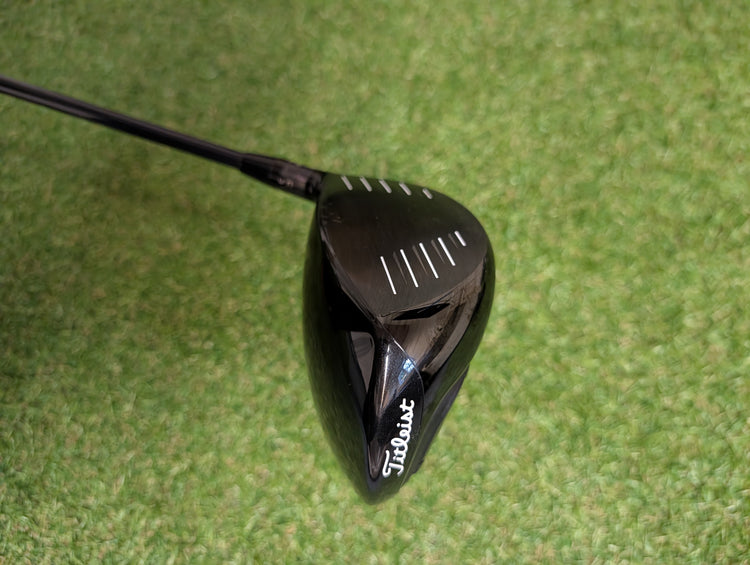 Titleist 915 Driver 9.5°, Tour AD Stiff, inkl. Headcover