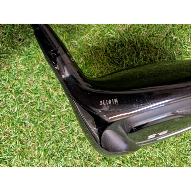 Titleist 915 Driver 9.5°, Tour AD Stiff, inkl. Headcover
